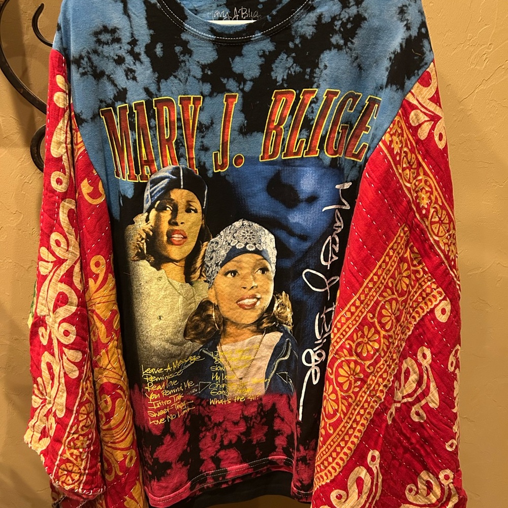 Graphic Women's Blouse - Red and Blue